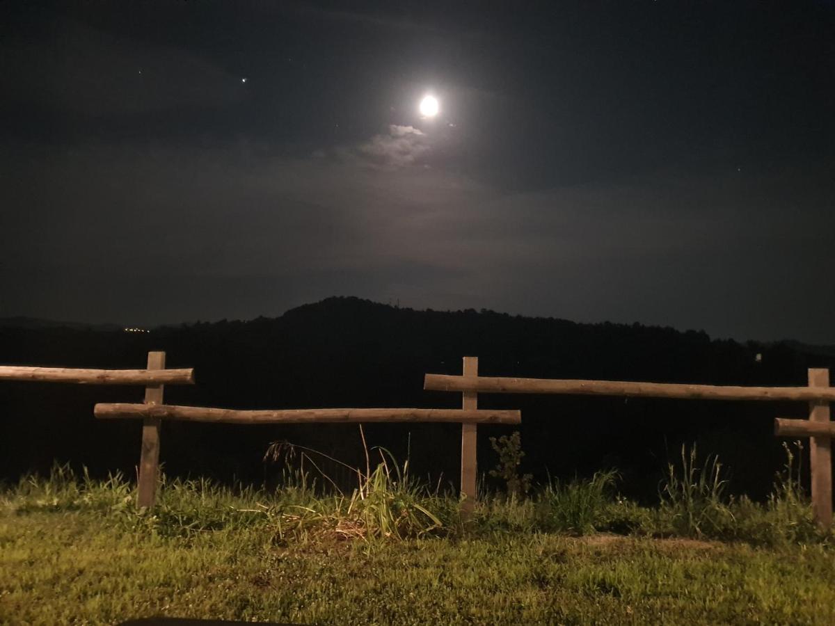 Serravalle delle Langhe Cascina Brichat Alta Langa Bed & Breakfast エクステリア 写真